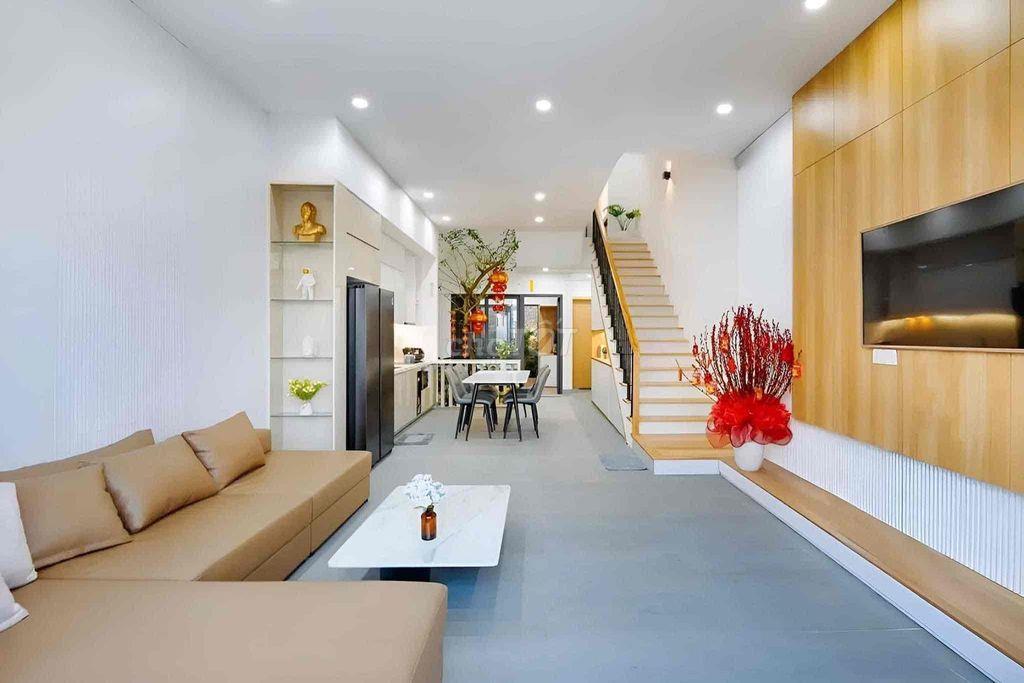 Nhà 3 tầng hướng Đông Nam tại Hoà Xuân