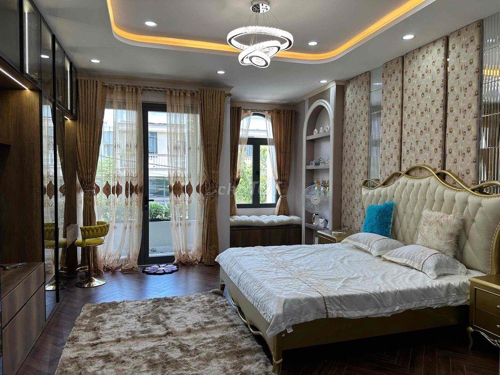 Cho thuê nhà 3 tầng Hoà Xuân full nội thất