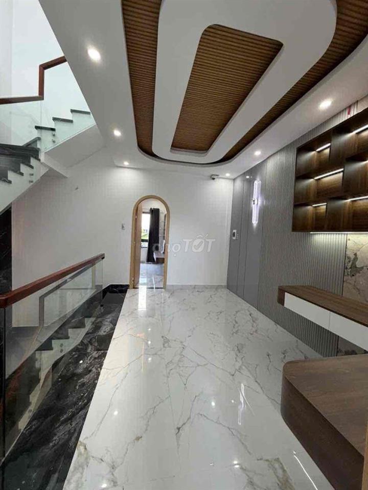 Cho thuê nhà 3 tầng 4 phòng ngủ Hoà Xuân Hoàng Châu Ký