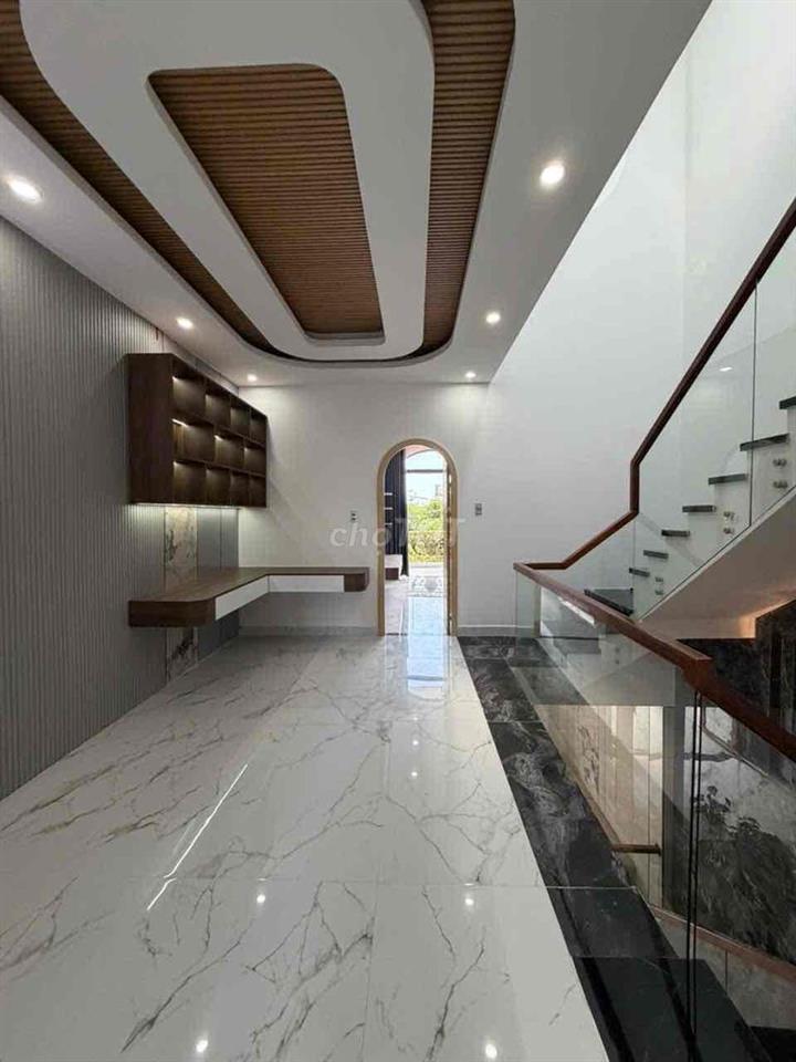 Cho thuê nhà 3 tầng 4 phòng ngủ Hoà Xuân Hoàng Châu Ký