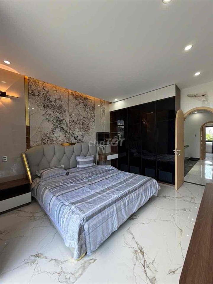 Cho thuê nhà 3 tầng 4 phòng ngủ Hoà Xuân Hoàng Châu Ký