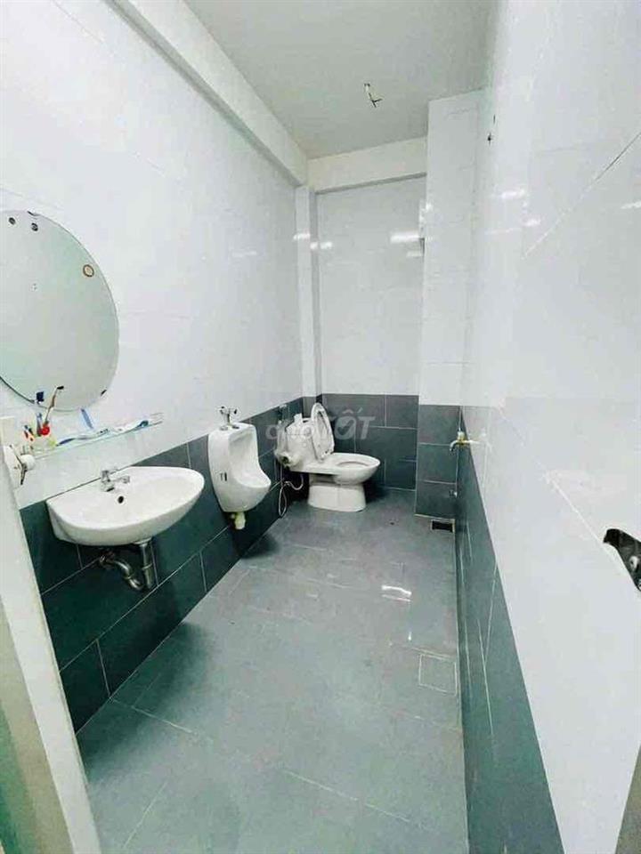 CHO THUÊ NHÀ 3.5 tầng MẶT TIỀN ĐƯỜNG TRẦN QUỐC TOẢN NGANG 4m8