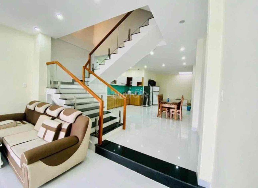 CHO THUÊ NHÀ MẶT TIỀN 5PN ,5WC KÍN FULL NỘI THẤT