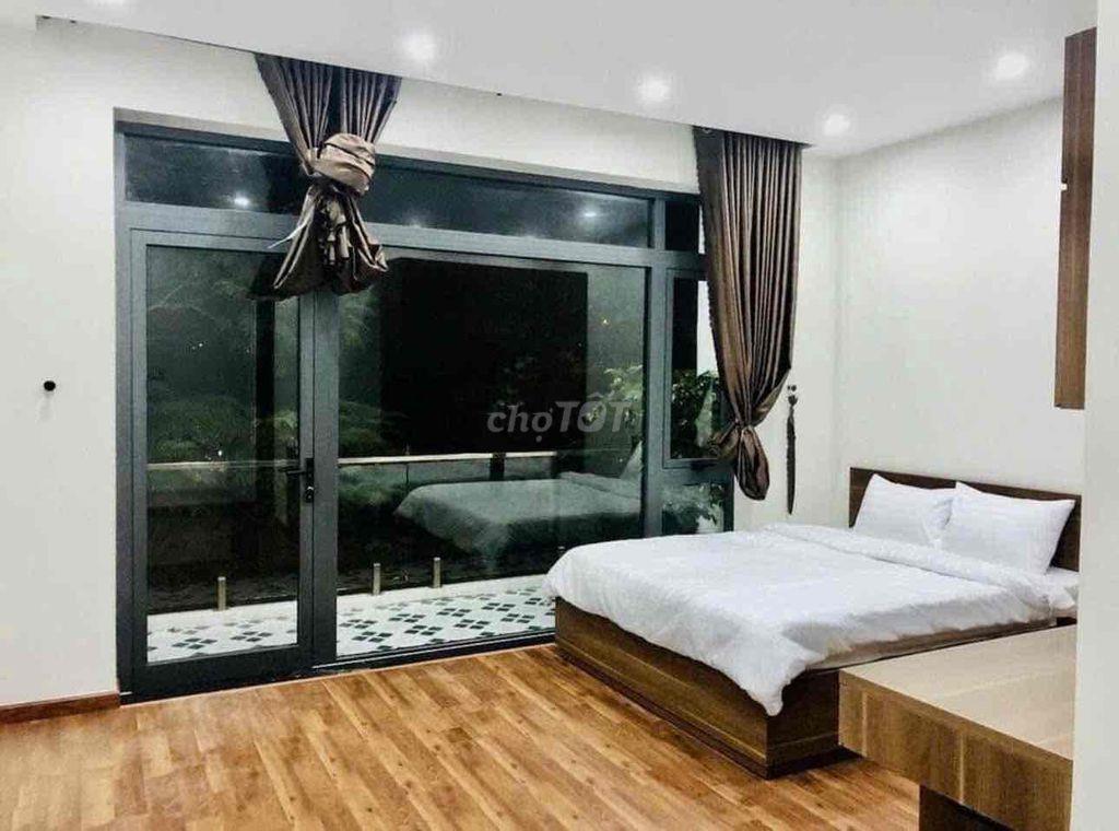 CHO THUÊ NHÀ MẶT TIỀN 5PN ,5WC KÍN FULL NỘI THẤT
