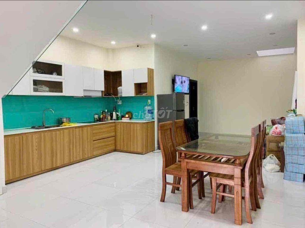 CHO THUÊ NHÀ MẶT TIỀN 5PN ,5WC KÍN FULL NỘI THẤT