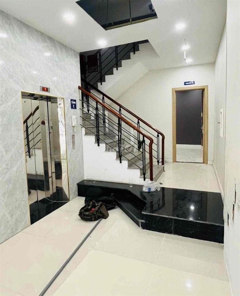 Cho thu.ê nhà 6 tầng mặt tiền NGUYỄN VĂN LINH  -ngang 5m , có thang má