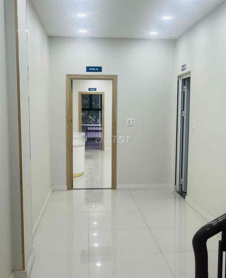 Cho thu.ê nhà 6 tầng mặt tiền NGUYỄN VĂN LINH  -ngang 5m , có thang má