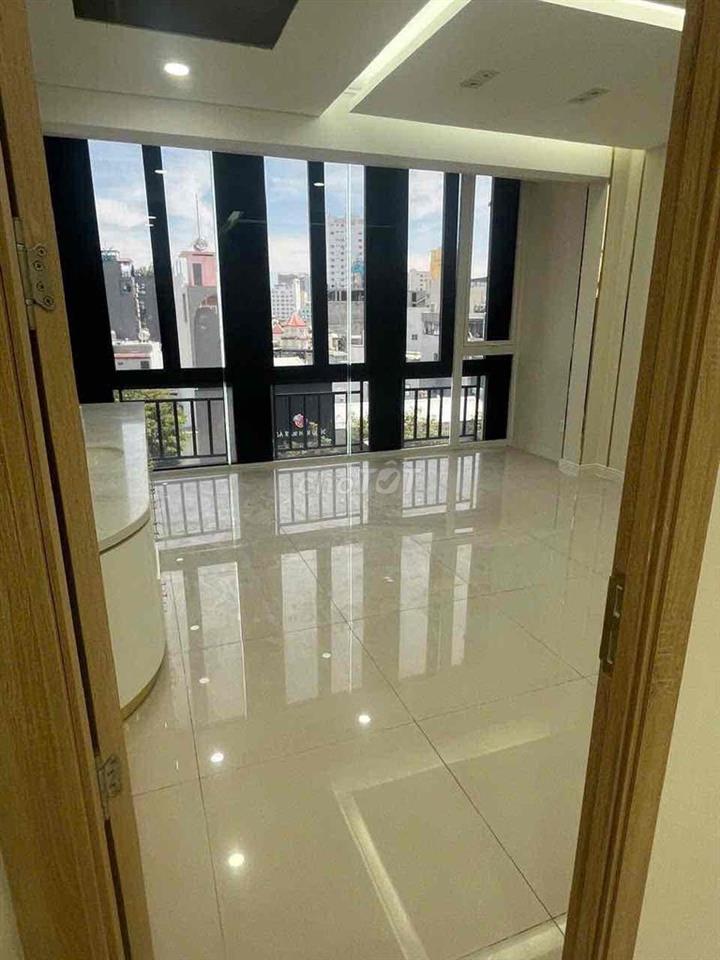 Cho thu.ê nhà 6 tầng mặt tiền NGUYỄN VĂN LINH  -ngang 5m , có thang má