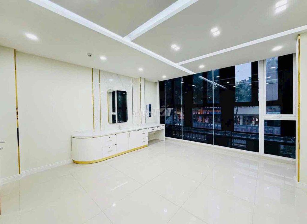 Cho thuê nhà 6 tầng Nguyễn Văn Linh , thang máy , pccc đầy đủ 15 phòng