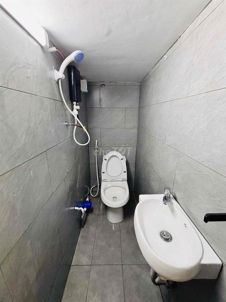 Căn 3 phòng ngủ ở 3-5 người sát đầu cầu Rồng cách biển Mỹ Khê 600 mét