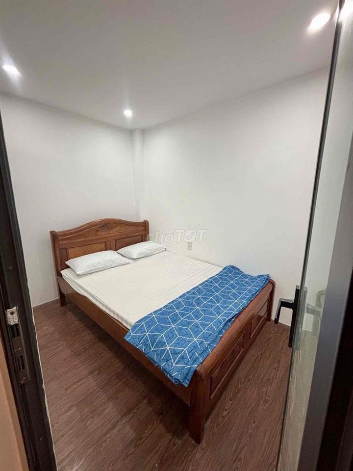 Căn 2 phòng ngủ ở 3-4 người sát đầu cầu Rồng cách biển Mỹ Khê 600 mét