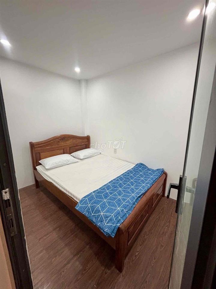 Căn 2 phòng ngủ ở 3-4 người sát đầu cầu Rồng cách biển Mỹ Khê 600 mét