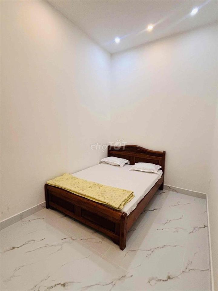 80m2 , 3 phòng ngủ ở 4-6 người. Sát đầu cầu Rồng  biển Mỹ Khê 600 mét