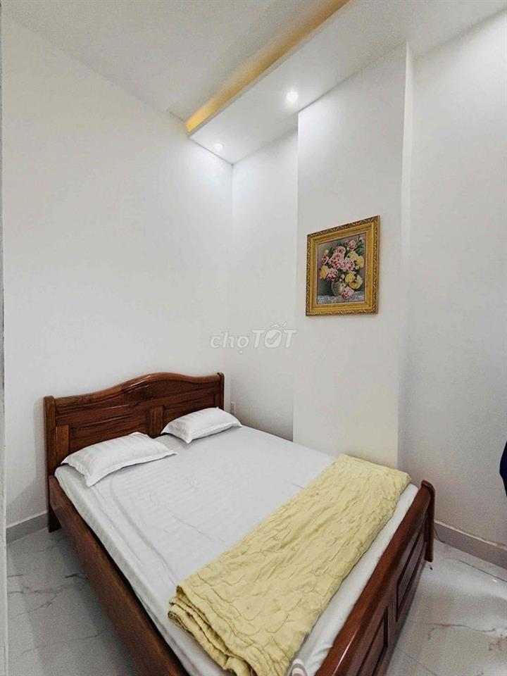 80m2 , 3 phòng ngủ ở 4-6 người. Sát đầu cầu Rồng  biển Mỹ Khê 600 mét