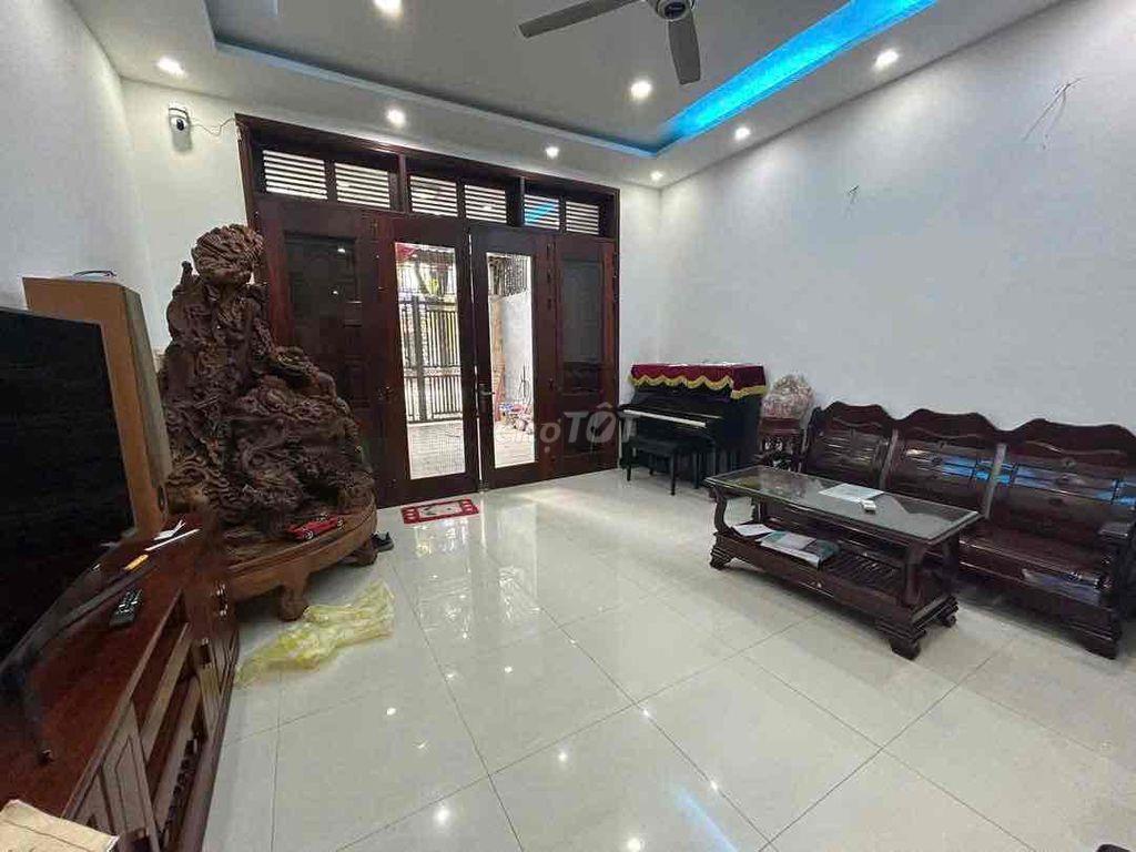Cho thuê nhà 3 tầng MT Lý Đạo Thành Sơn Trà