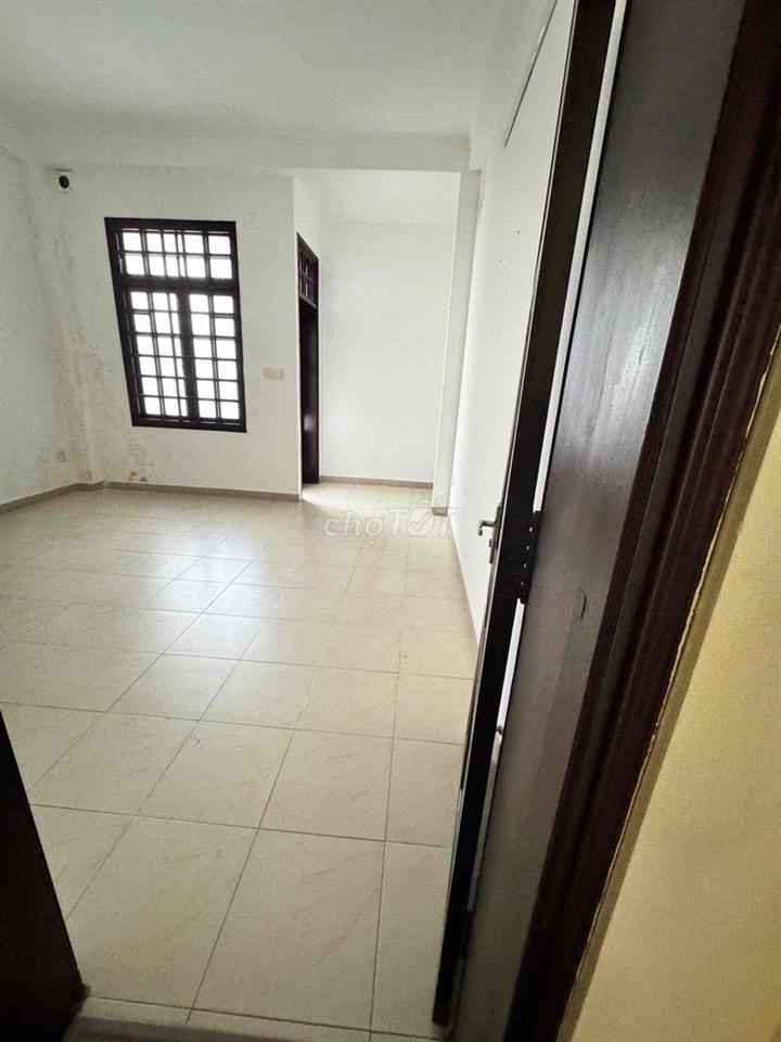 Cho thuê nhà 3 tầng MT Lê Thanh Nghị đoạn kd sầm uất