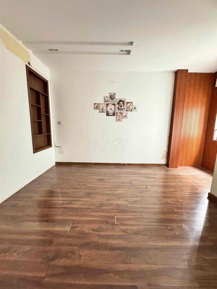 Cho thuê nhà 3 tầng MT Lê Thanh Nghị đoạn kd sầm uất
