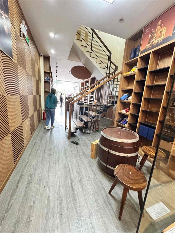 Cho thuê nhà 3 tầng MT Lê Thanh Nghị đoạn kd sầm uất