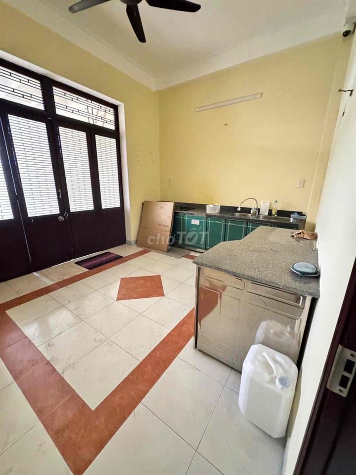 Cho thuê nhà 3 tầng MT Lê Thanh Nghị đoạn kd sầm uất