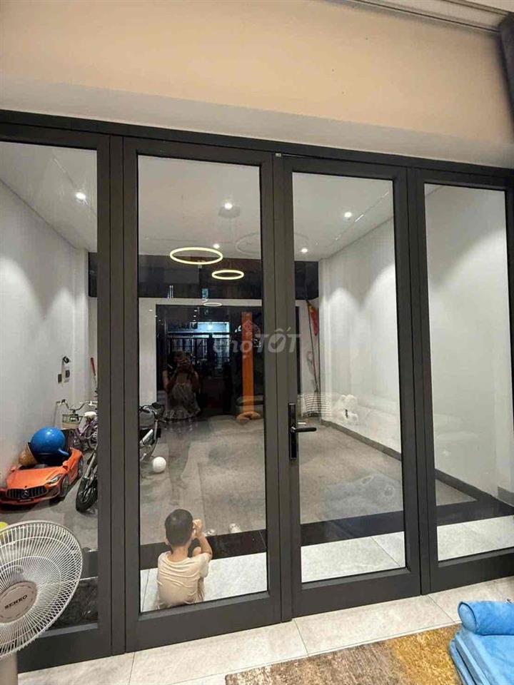 Cho thuê nhà 2 tầng MT Nguyễn Khang Thanh Khê