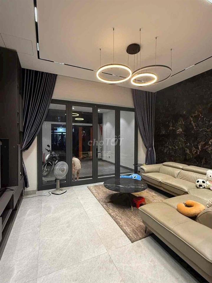 Cho thuê nhà 2 tầng MT Nguyễn Khang Thanh Khê