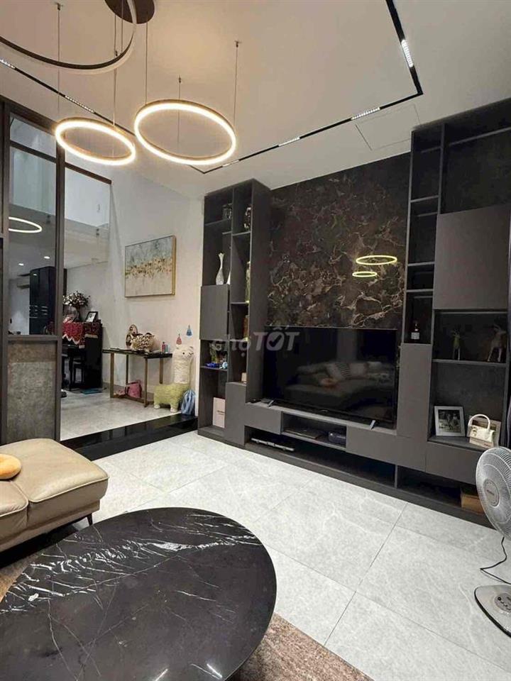 Cho thuê nhà 2 tầng MT Nguyễn Khang Thanh Khê