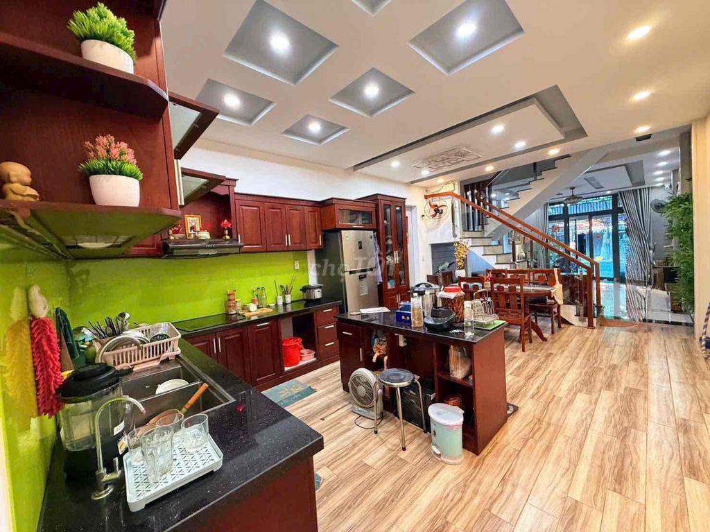 Bán nhà 2 tầng MT Huỳnh Ngọc Huệ đường 10m5 Đoạn KD sầm uất