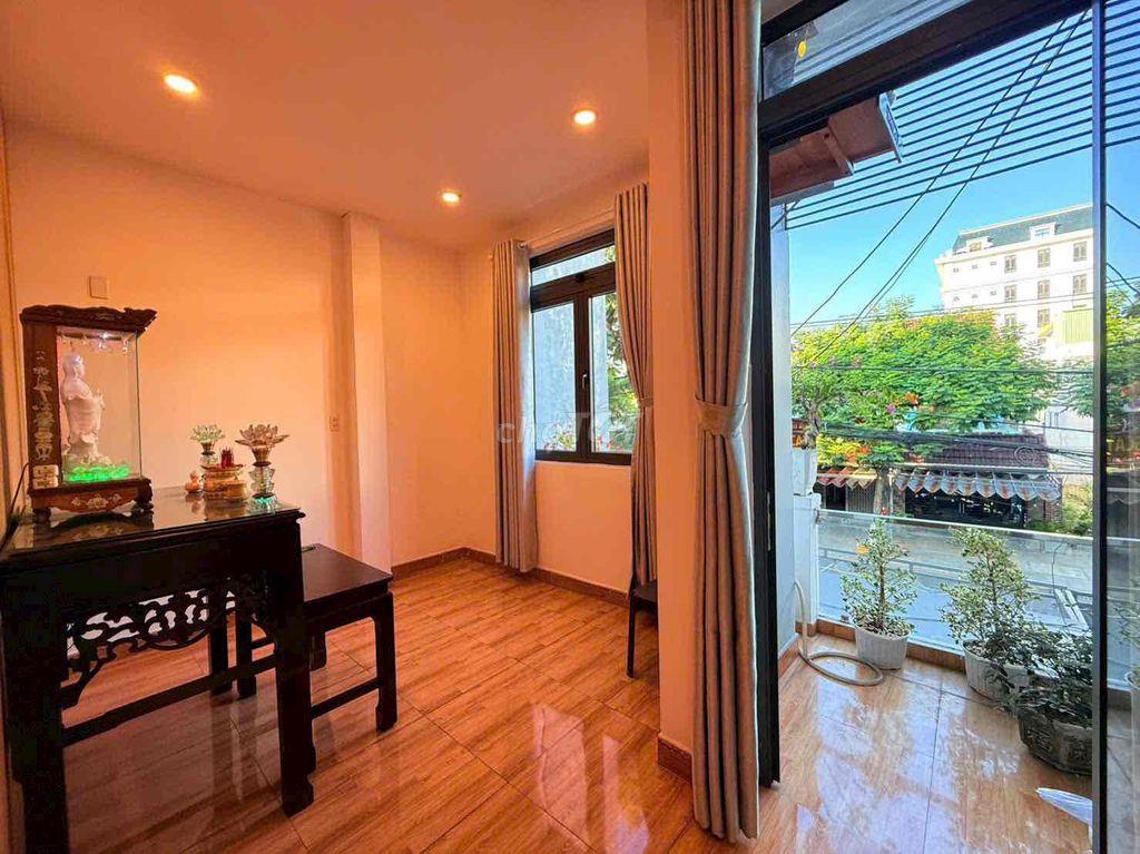 Bán nhà 2 tầng MT Huỳnh Ngọc Huệ đường 10m5 Đoạn KD sầm uất