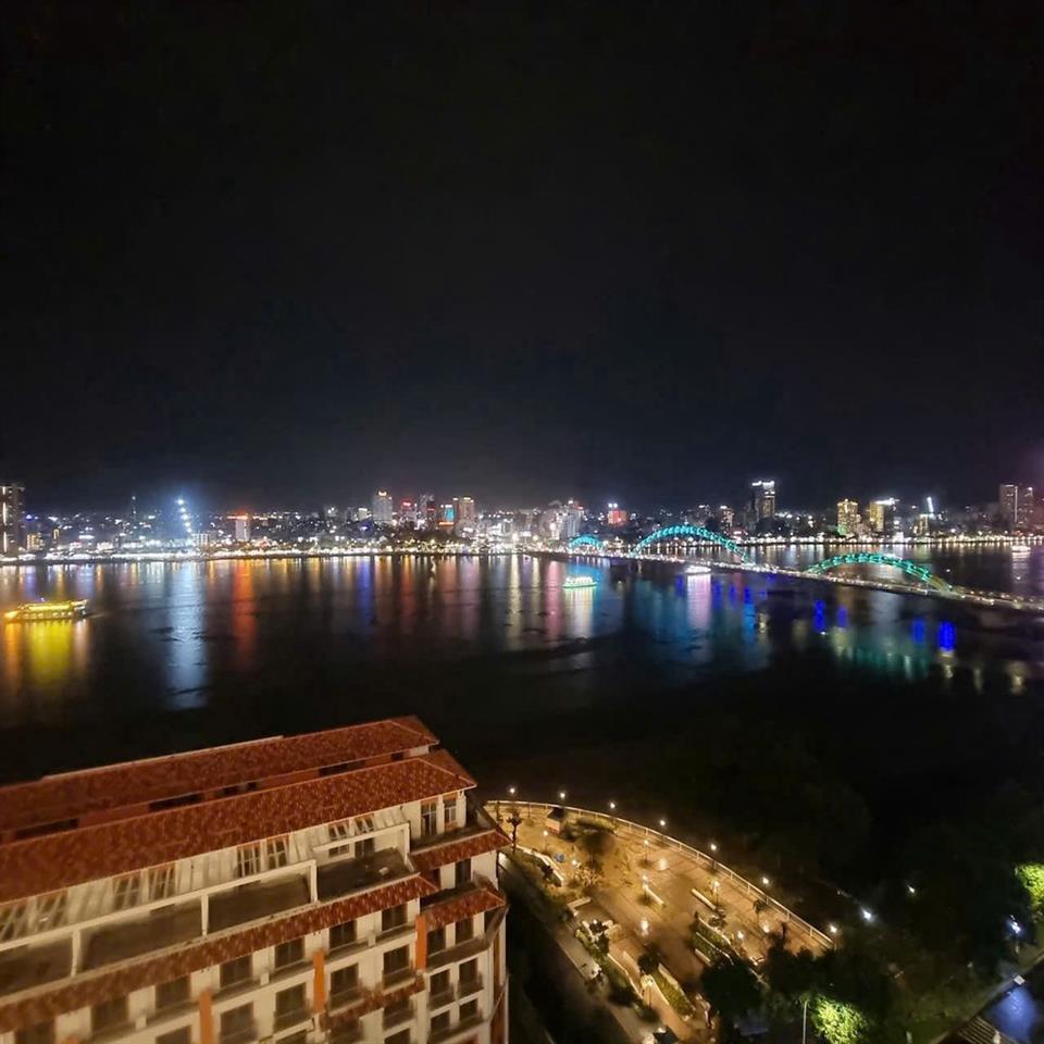 Cho thuê căn hộ view pháo hoa, mới 100%