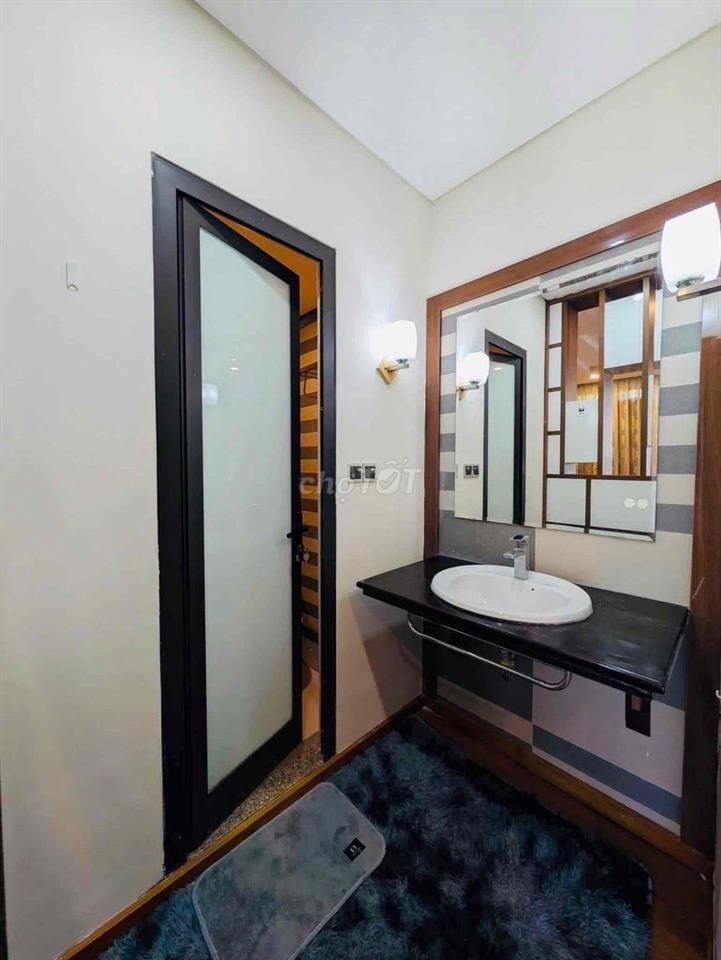 Cho thuê nhà Tạ Mỹ Duật – 3PN, 2WC – Giá 26 triệu/tháng  * Vị trí: Đườ