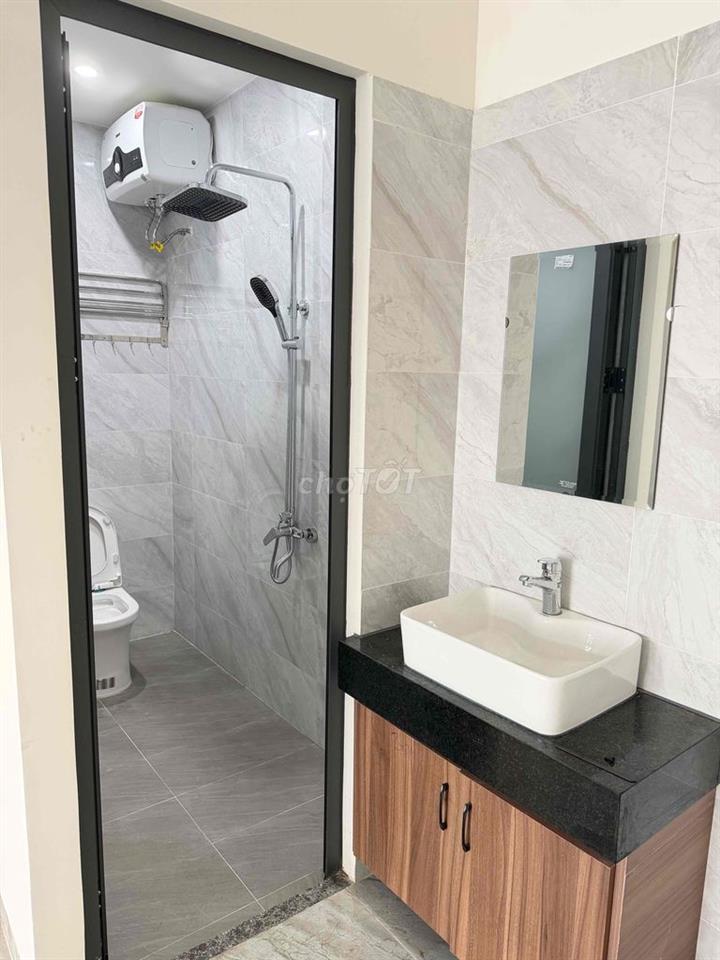 Phù hợp mở văn phòng, shop, nail, spa,… ➡️Có sẵn máy lạnh ➡️Toilet riêng