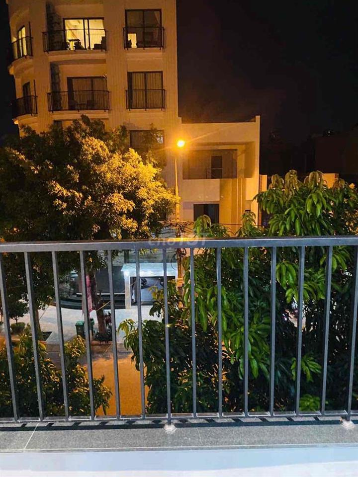 Căn hộ 1 phòng ngủ, mặt tiền đường Đoàn Khuê, thoáng rộng, đẹp