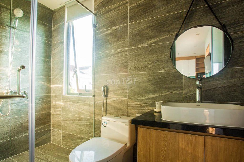 Cho thuê căn hộ  Studio rộng rãi gần cầu Trần Thị Lý - có ban công