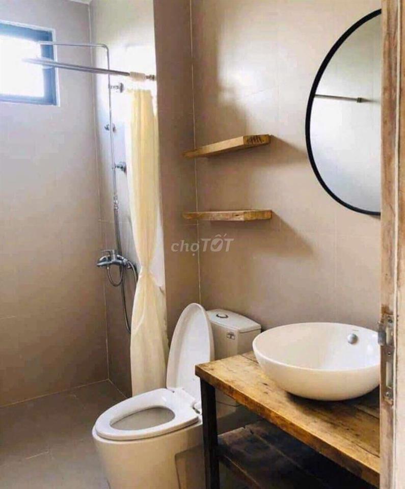 Căn hộ trống sẵn ban công full nội thất