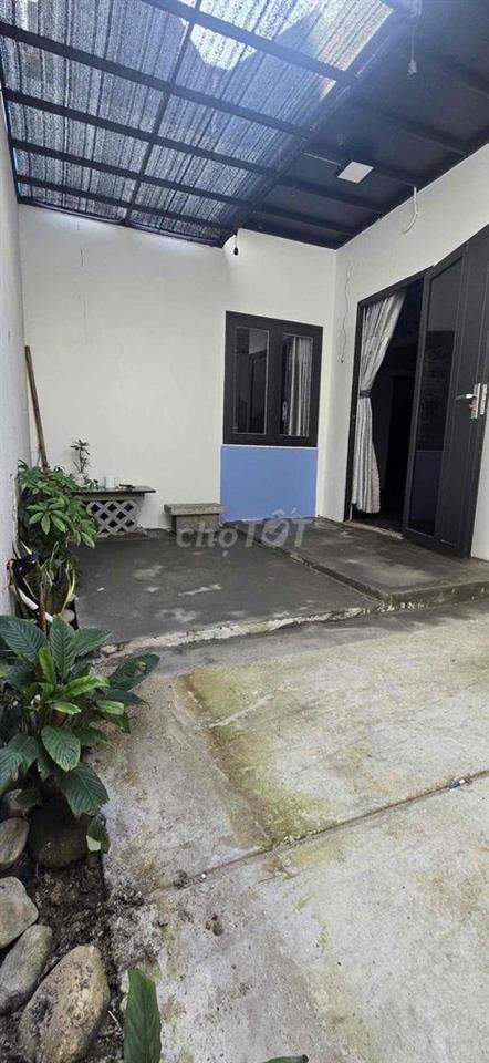 Cho thuê căn nhà sân vườn gần biển Tân Trà , gần sông Cổ Cò