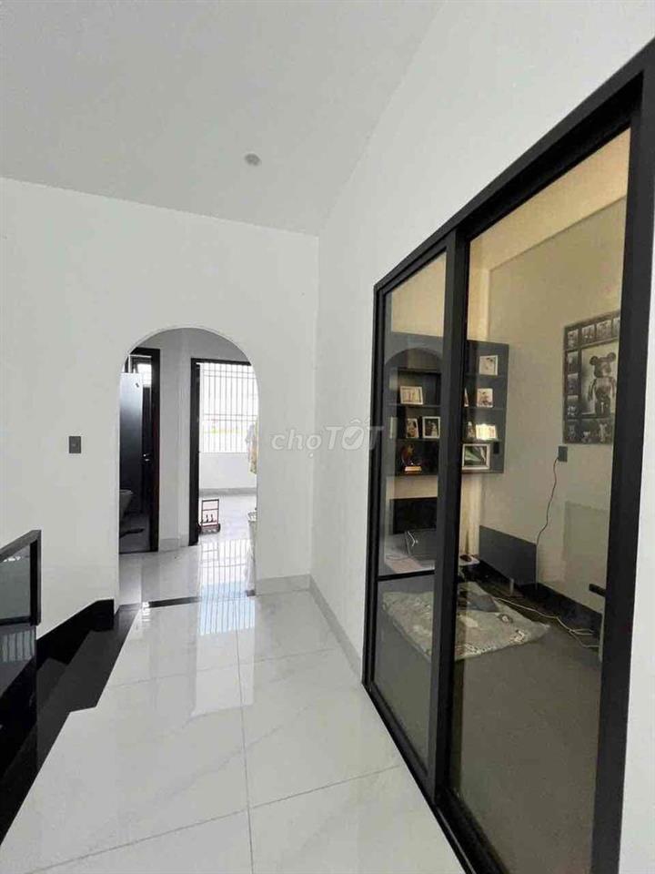 nhà xây để ở dùng nội thất chất lượng cao 3 tầng