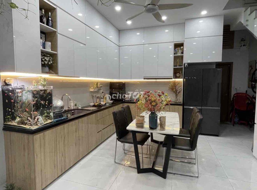 Vip đảo 1, Nguyễn Mỹ cần bán