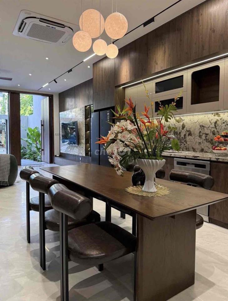 Bán nhà Vip Nhà Tây tứ trạch vip