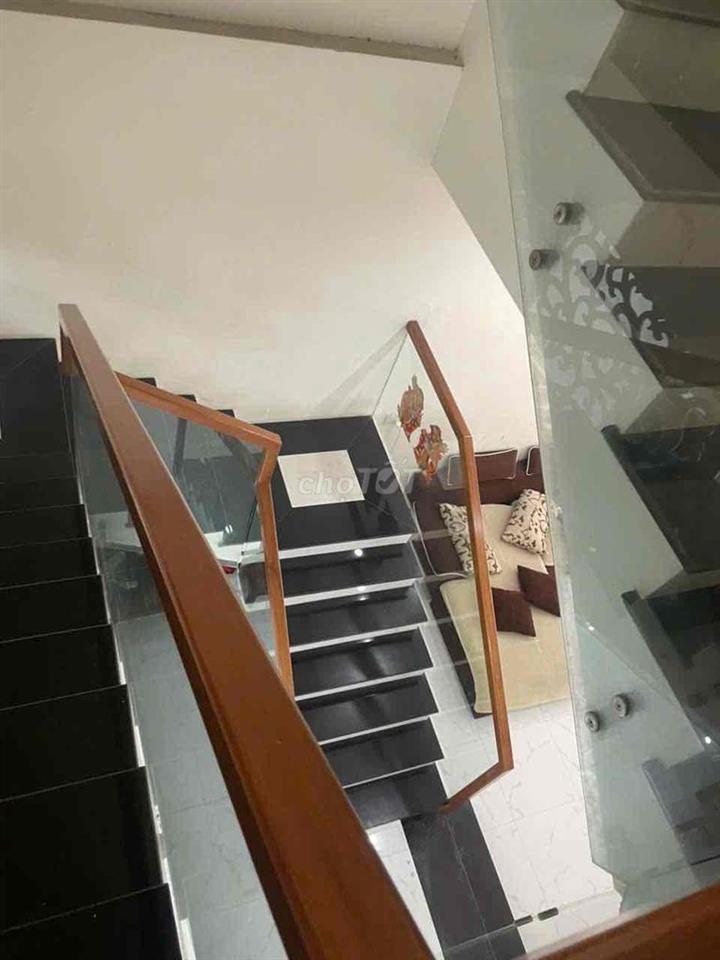 Bán nhà cũ 3 mê, rẻ sập hầm không tin được