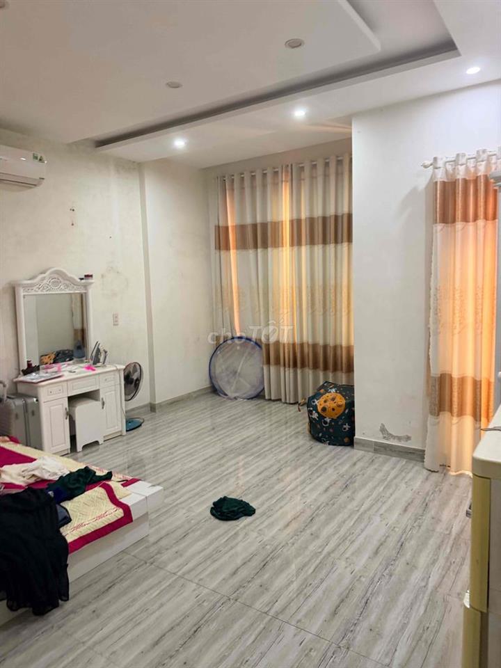Bán nhà cũ 3 mê, rẻ sập hầm không tin được