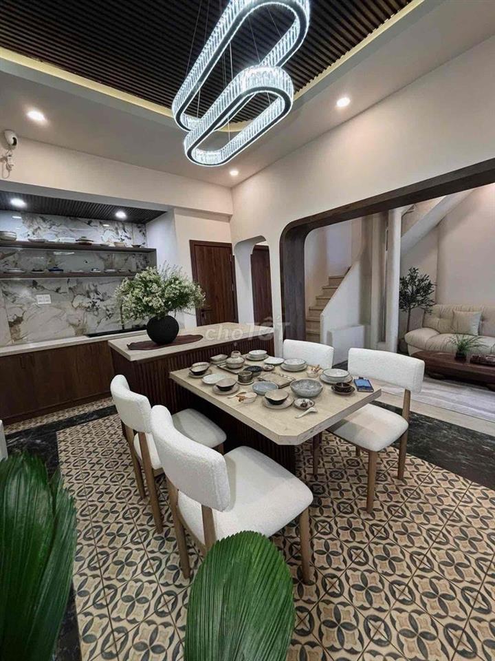 cần bán nhà trung tâm sát mặt tiền - hướng nam