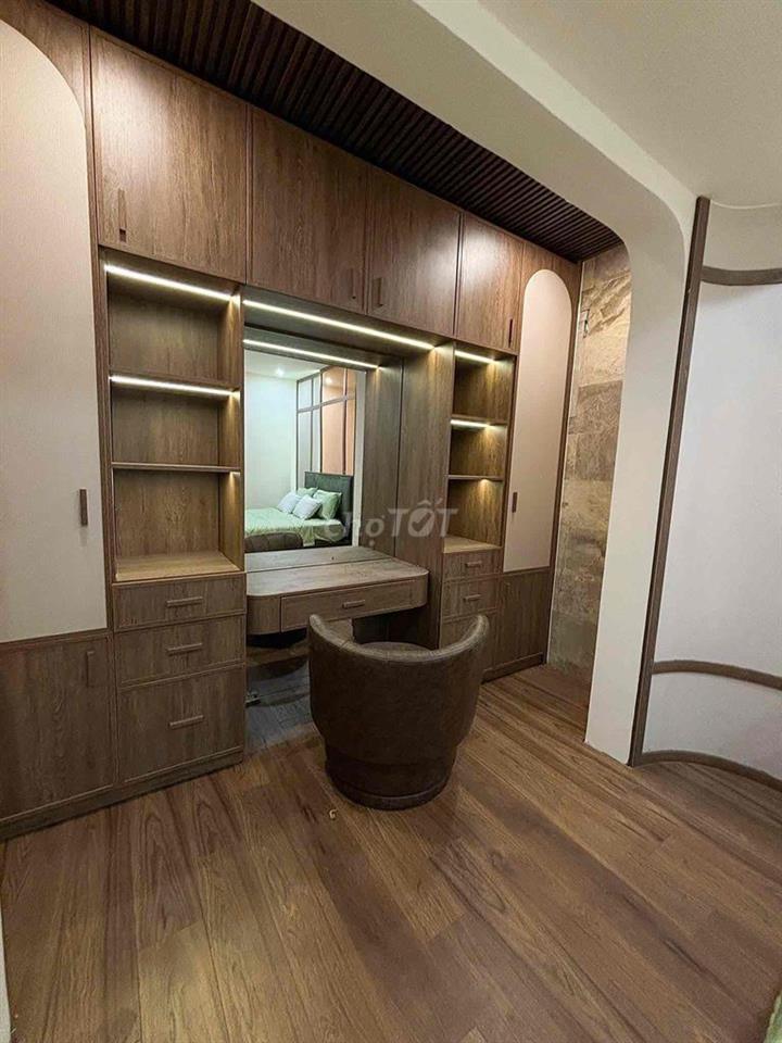 cần bán nhà trung tâm sát mặt tiền - hướng nam