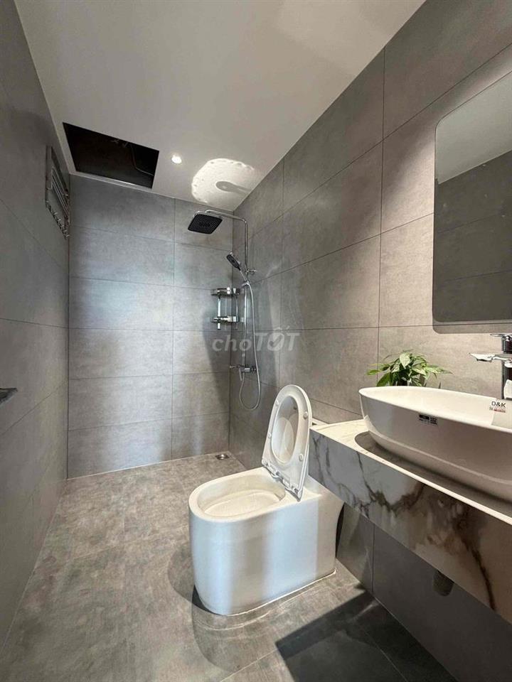 Bán gấp Nhà 5 tầng - thang máy MT đường 10,5m - sát Aoenmall - kinh do