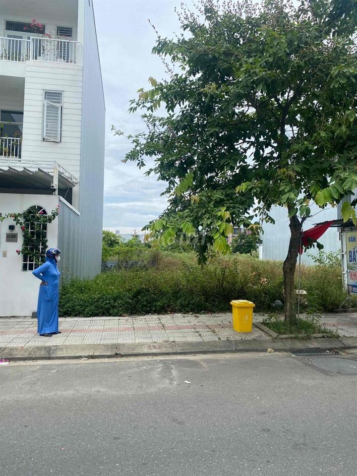 Lô đất MT 7,5m Hoà Phú 29 kẹp Công Viên ( Kim Long )