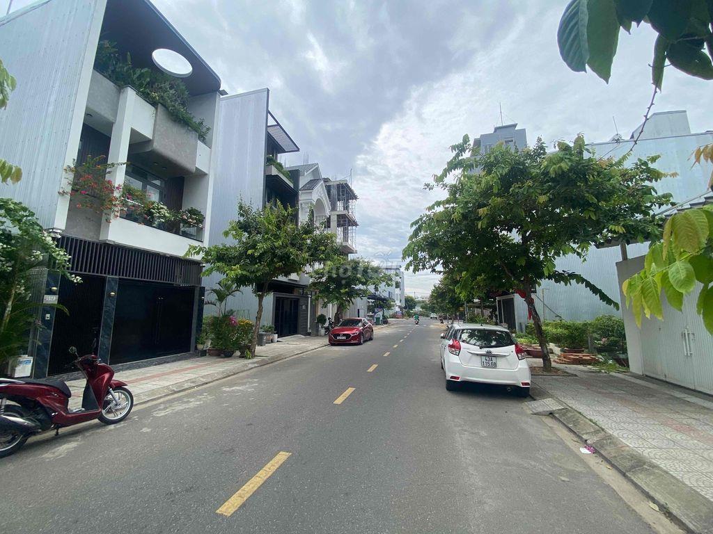 Lô đất MT 7,5m Hoà Phú 29 kẹp Công Viên ( Kim Long )