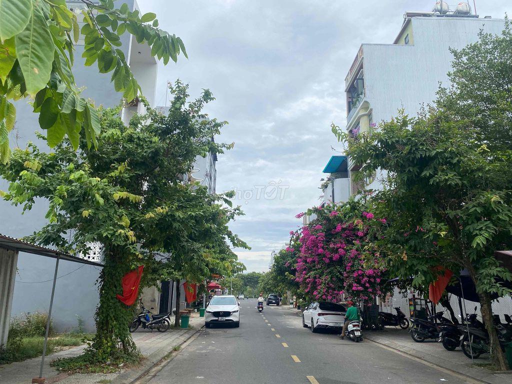 Lô đất MT 7,5m Hoà Phú 29 kẹp Công Viên ( Kim Long )
