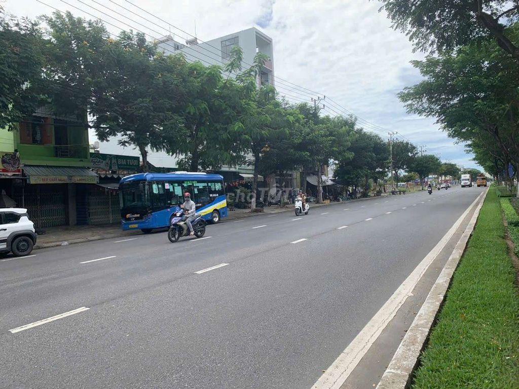 Bán nhà 3 Tầng Mặt Tiền Lê Văn Hiến