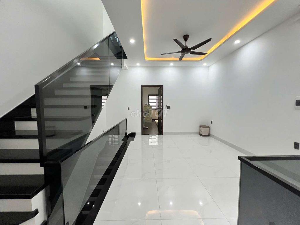CẦN BÁN GẤP NHÀ TỰ XÂY Ở , MỚI NỬA NĂM