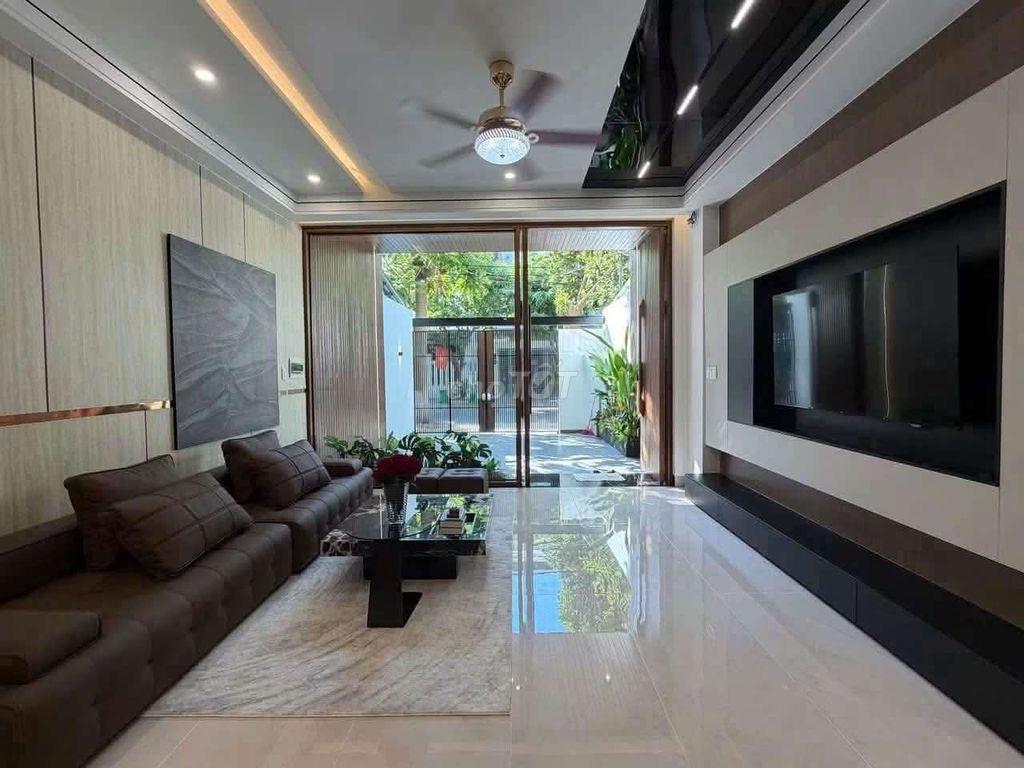 bán nhà gần chợ Hòa Xuân