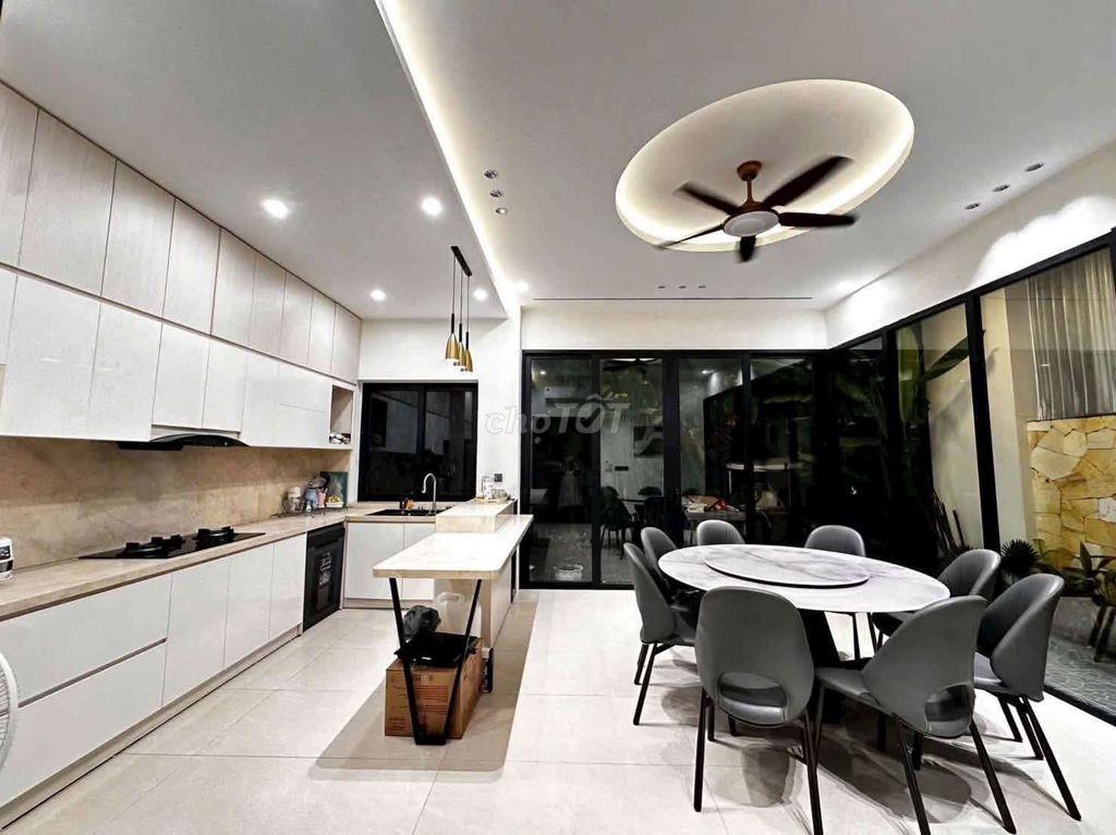 BIỆT THỰ SÁT CÔNG VIÊN CẦN BÁN GẤP